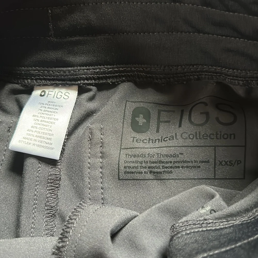 Figs Set Zamora Jogger Pants & Catarina Top Scrubs Charcoal Gray Red Size XXS - Picture 10 of 12